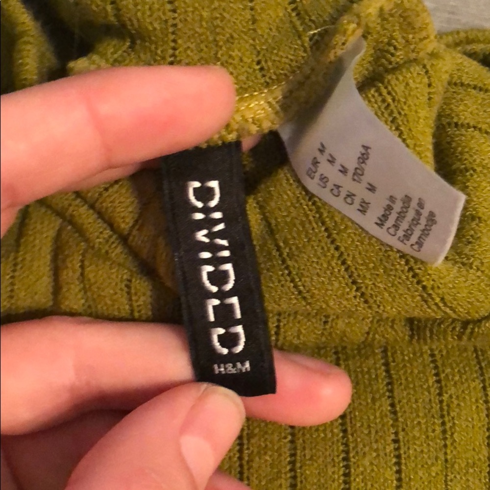 Turtle neck top - Picture 2 of 2
